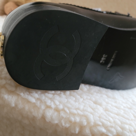 CHANEL Authentic Black Leather Loafers with Gold Accents sz 38 - Picture 8 of 10